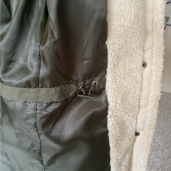 Ralph Lauren Olive Puffer Coat with Faux Fur Hood - Picture 11 of 15